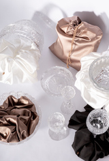 Saténová scrunchie gumička malá