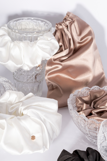 Saténová scrunchie gumička malá