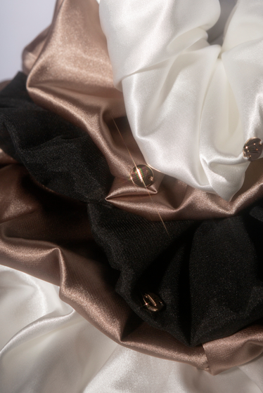 Saténová scrunchie gumička veľká